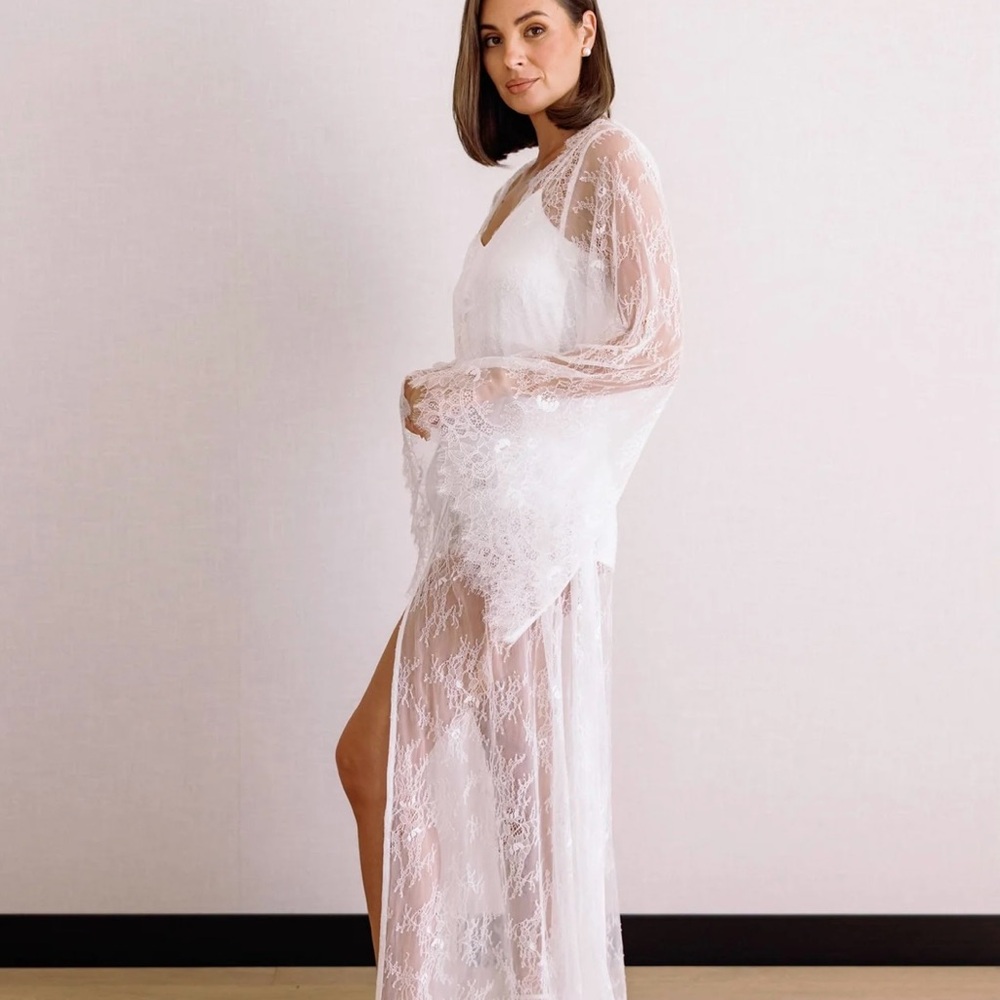 Luxurious White Lace Robe for Women